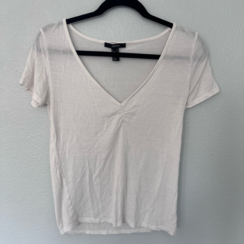 Forever 21 White Basic V Neck T-Shirt Size Medium